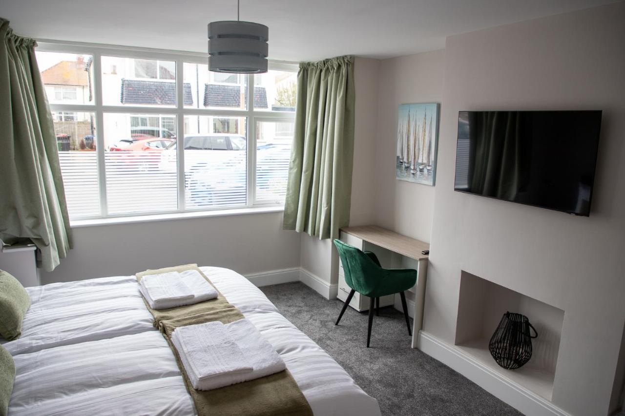 Wave Stays - Ground Floor Apartment - Outside Seating Area Cleveleys Extérieur photo
