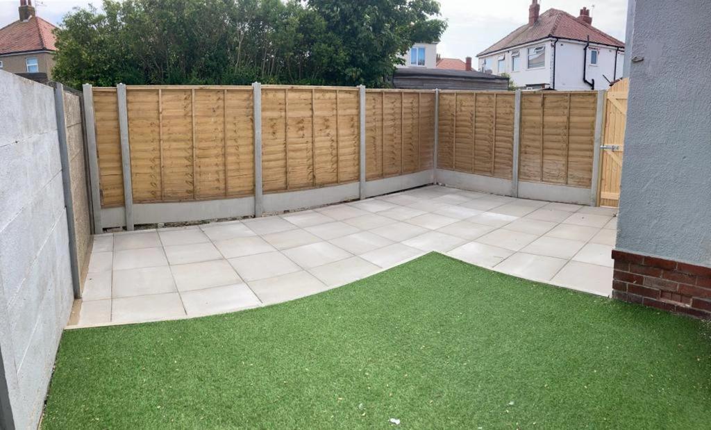 Wave Stays - Ground Floor Apartment - Outside Seating Area Cleveleys Extérieur photo
